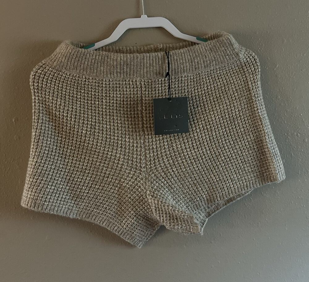 Le Lis Shorts